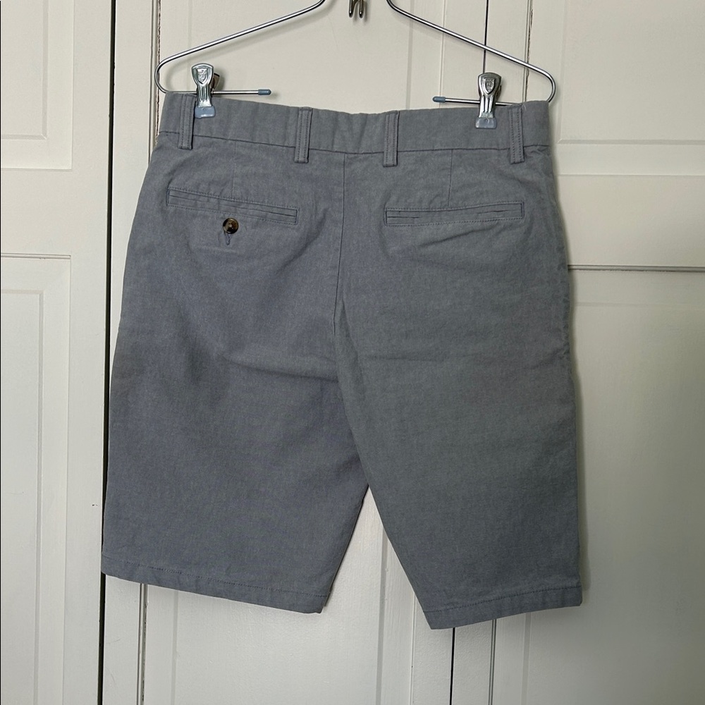 Old Navy Men's Light Gray Flat Front Ultimate Slim Shorts - Picture 5 of 8
